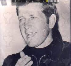 Carlos francisco sergio mugica was born in buenos aires, in 1930, into a privileged background. Un Centro Cultural Para Recordar Al Padre Mugica Auno
