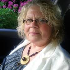 What was the name of the corner store near Rockingham School at the corner  of Wren and Pioneer?