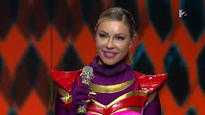 Édesanyja a közeli csokoládégyár dolgozója volt. Csosz Boglarka Nlc