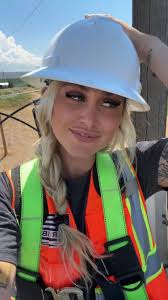 bluecollar #bluecollarbabes #bluecollargirl #barbie #blonde #manswork...