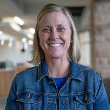 Janet Johns never lets anything slow her down — but when knee pain and an  unsettling crackling sound started interfering with her adventures, she  knew it was time for a change.