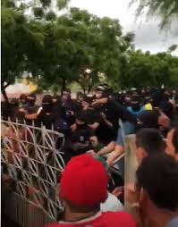 He was a founding member of the then center left brazilian social democracy party (psdb). Veja Video Protesto Da Policia Termina Com Senador Cid Gomes Baleado No Ceara Blog Do Marcelo Jose