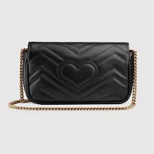 Perfect for a night out! Gg Marmont Super Mini Tasche Aus Matelasse Leder In Schwarzes Leder Mit Chevron Gucci De