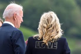 Si votre ordinateur portable a été modifié depuis sa production ou si vous l'avez acheté d'occasion et que vous n'êtes pas sûr(e), vous pouvez. Jill Biden Delivre Un Message En Quatre Lettres Sommet Du G7 Love