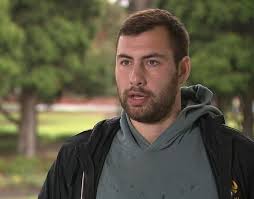 Young Aussie who gambled away more than $200k demands government action