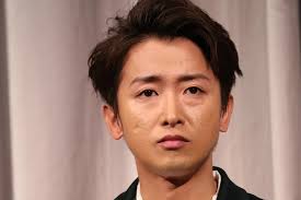 《左腕にびっしり》大野智 “絵柄の意味”にファン騒然…“巨大 ...