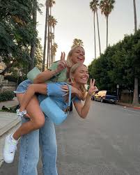 See more ideas about summer aesthetic, best friend pictures, best friend goals. Instagram Friend Photoshoot Friend Poses Bff Photoshoot