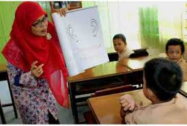 Meskipun tugas sedikit berbeda tergantung pada kelompok usia yang anda pilih untuk bekerja, tanggung jawab utama tetap sama untuk guru sekolah dasar dan menengah 10 Kriteria Untuk Menjadi Guru Profesional Sudah Punya