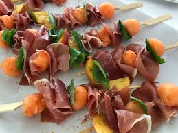 Was gibt es im sommer köstlicheres, als tomate mit mozzarella! Fur Ihren Empfang Grafschafter Landservice