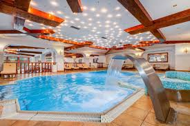 Pentru băi de soare există o terasă. 12 Hoteluri Cu Piscina In Brasov Ingridzenmoments