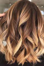 Il s'applique sur des mèches plus larges pour un réel effet de ce balayage s'adresse principalement aux brunes qui n'ont pas forcément envie de s'orienter vers un caramel ou blond classique. Balayage Miel Ces Photos Vont Vous Convaincre