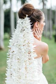 Romantic Hawaiian Bridal Inspiration Hawaiian Wedding Bridal Session Wedding Veils