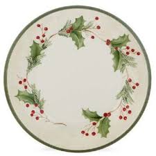 Amazon Com Lenox Holiday Gatherings Berry Dinner Plate Kitchen Dining Christmas Dinnerware Holiday Berries Christmas Dinner Plates