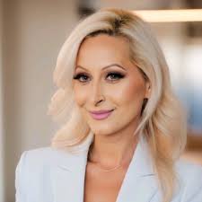 Been in my current role for 9 months and I'm honored to be presented with a  top performer award!