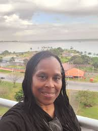 When we were in Panama a few weeks ago we met an amazing family from North  Carolina. Their little girl played with my granddaughter Navy. Navy didn't  get to tell her bye