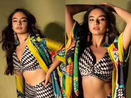 Fashion choices of Anushka Sen and Shweta Tiwari