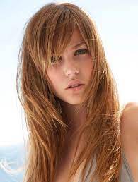 Dans les deux cas, les longs cheveux bouclés avec une frange latérale peuvent parfois être compliqués. 8 Idees De Frange Cote Cheveux Mi Long Coupe De Cheveux Coiffure Cheveux Mi Long