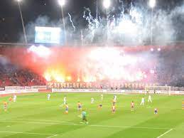 The stadium is able to hold 5,000 people. Datei Grasshoppers Fcz Ausschreitungen Jpg Wikipedia