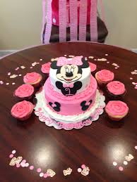 Minnie Mouse Birthday Ideas For 2 Year Old Daughter 1st Birthday Minnie Mouse Cake And Cupcakes For Laila Minnie Mouse Cake Cupcake Cakes Baby Girl First Birthday