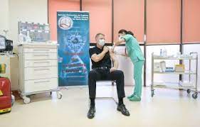 Vreau să subliniez că acest vaccin este sigur. Klaus Iohannis S A Vaccinat Impotriva Coronavirusului Video Europa Fm