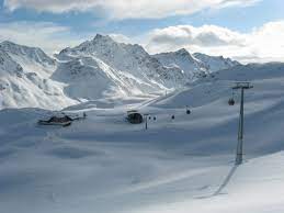 De familiekamer is geschikt voor een bedrijf of een klein gezin. Santa Caterina Valfurva Ski Resort Resort And Ski Area Overview