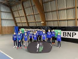 Les ramasseurs de balles sont des jeunes âgés entre 14 et 17 ans et ne touchent pas d'indemnités. Ramasseur De Balles Une Aventure Humaine We Are Tennis