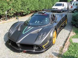 Flying on the wings of a wind that keeps blowing harder and faster, the zonda r was designed for the racetrack, and from the racetrack, without limits. Pagani Zonda R Wikipedia