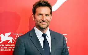 Pro čtyřnásobného držitele nominace na oscara bradleyho coopera je tento film jeho první režijní. Bernstein 2021 Bradley Cooper Prave Pracuje Na