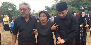 Kabar itu awalnya disampaikan komedian anwar sanjaya alias anwar bab melalui instagram. Ayah Deni Cagur Meninggal Dunia Ini Penyebabnya Kapanlagi Com