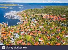Besök oss på varmdo.se eller kontakta oss. Varmdo 2020 07 23 Sandhamn Ar Ett Sammelle Och En Lotsplats Pa Norra Sidan Av Sandon Och En Smaort I Varmdo Kommun I Uppland On Ar Belagen I Djuro So Stockfotografie Alamy