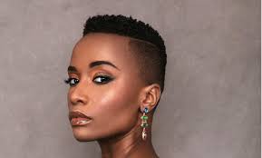 Our next panel features women breaking bounds in their fields. Welcome,  @zozitunzi