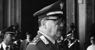 Carlo alberto dalla chiesa omri omi smom oessh was an italian general, notable for campaigning against terrorism during the 1970s in italy. Carlo Alberto Dalla Chiesa Dopo 37 Anni Un Giudice Ordina Che I Figli Del Generale Ucciso Siano Risarciti Dallo Stato Il Fatto Quotidiano