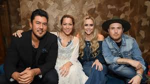  Nach Funf Jahren Lost Sangerin Colbie Caillat Ihre Verlobung Promiflash De