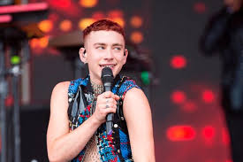 Years & years singer olly alexander says he feels like the luckiest boy in the world after being cast in the lead role in russell t davies' new tv drama. Years And Years At Glastonbury 2019 Homophobic Messages Directed At Olly Alexander Shared On Screens Somerset Live
