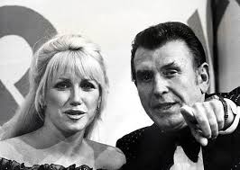 Suzanne Somers' final resting place at Desert Memorial Park in Cathedral  City, CA