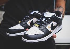 Although early images have yet to surface, the leaker account this pair is expected to be featured as part of supreme's upcoming spring/summer 2021 collection. Supreme Nike Sb Dunk Low Dh3228 102 Photos Sneakernews Com