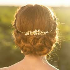 Just because her hair is short, doesn't mean this bride can't accessorize it on her big day. 50 Superb Wedding Looks To Try If You Have Short Hair Hair Motive