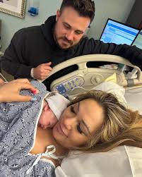 A little baby bump for your feed. I'm in the home stretch, this is my third  trimester 🩵 . . #baby #pregnancy #newmom #teamboy #momtobe #thirdtrimester  #babybump