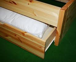 Es ist gleichzeitig eine geräumige aufbewahrung mit 6 geräumigen schubladen. Massivholz Bett 140x200 Komforthohe Xl Schubladenbett Kiefer Gelaugt Geolt Massivholzmoebel Experte