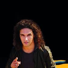 Nadat hij op zijn vijftiende van school werd gestuurd deed hij de moedermavo. Alles Over Khalid Kasem Theaterkrant