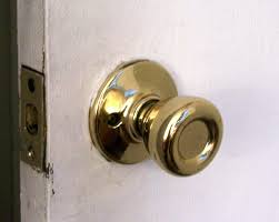 Sekarang saya sudah tahu puncanya dan kini saya terpaksa mencari cara untuk perbaiki masalah tersebut. Door Handle Definisi Door Handle Dalam Kamus Corsica