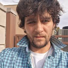 Can I play wit communication ban??