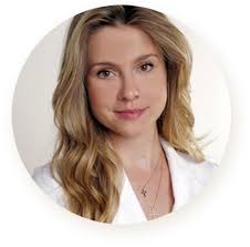 Leticia Braun's Instagram, Twitter & Facebook