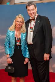 Jun 09, 2021 · bayerns ministerpräsident markus söder hat der ema vorgeworfen, die prüfung von dem russischen impfstoff sputnik v hinauszuzögern. Karin Baumuller Soder Wikipedia