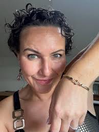 Bracciale da donna Marin con chiusura in oro 14KT e zaffiro in oro  massiccio in vendita su 1stDibs Italia