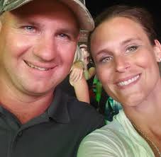 Who is a reliable dog groomer in St Cloud, MN with clean facilities?