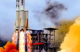 China lässt eine rakete unkontrolliert auf die erde zurück stürzen. Antwort Auf Gps Navigation China Bringt Letzten Beidou Satelliten Ins All Panorama Stuttgarter Nachrichten
