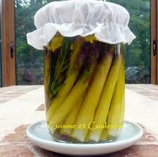 Retirer les écailles des asperges et les éplucher. Une Conserve De Pointes D Asperges Vertes Plutot Sympa Cuisine Et Couleurs