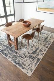 salle a manger contemporaine complete en bois clair avec tapis care beige et salle a manger contemporaine salle a manger moderne relooker salle a manger