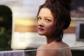 Premiere: Ashley Ray Electrifies